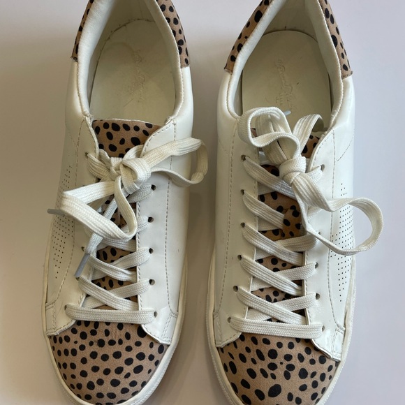 Universal Thread Women’s Sneakers Size 9.5 Leopard Cheetah Print and White - Picture 11 of 11